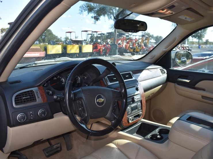 2007-chevrolet-suburban-image-6