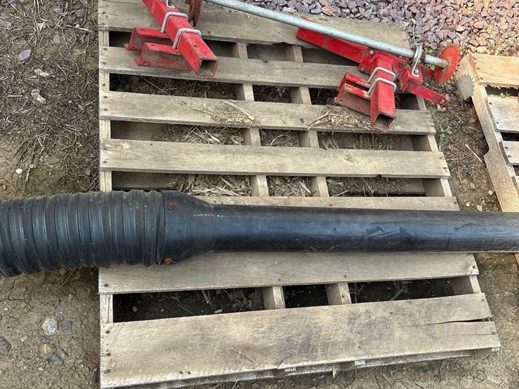seed-tender-spout/windrow-pickup-drive-image-1