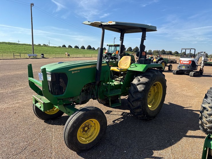 john-deere-5065e-image-1