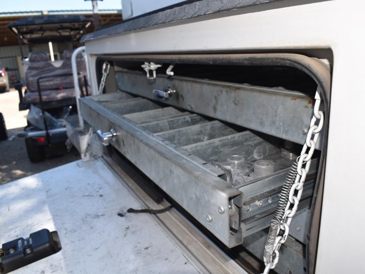 2020-ford-f550-image-11