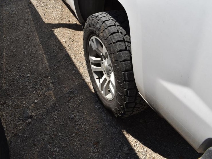 2018-chevrolet-1500-image-11