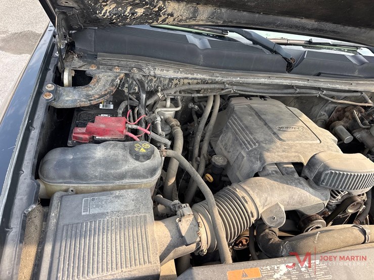 2011-chevrolet-silverado-2500-image-21