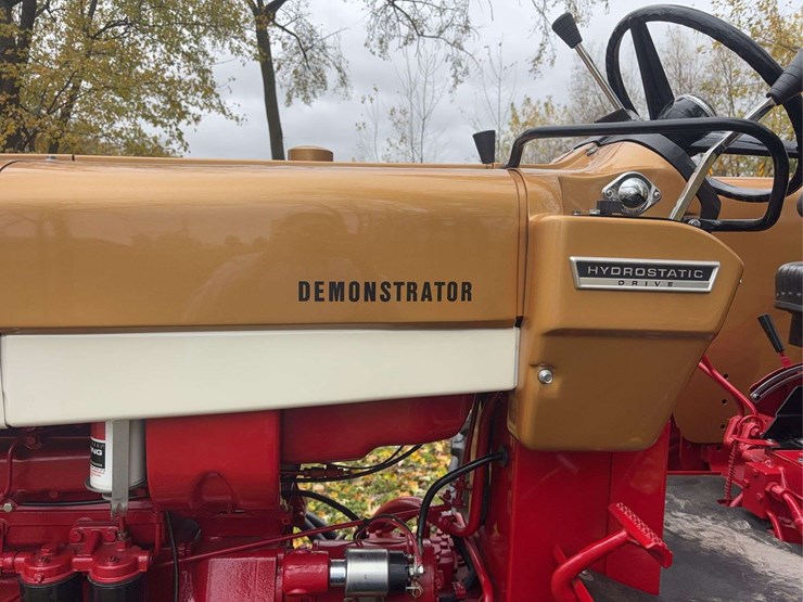 1970-farmall-544-hydro-diesel-row-crop-golden-demonstrator-image-26