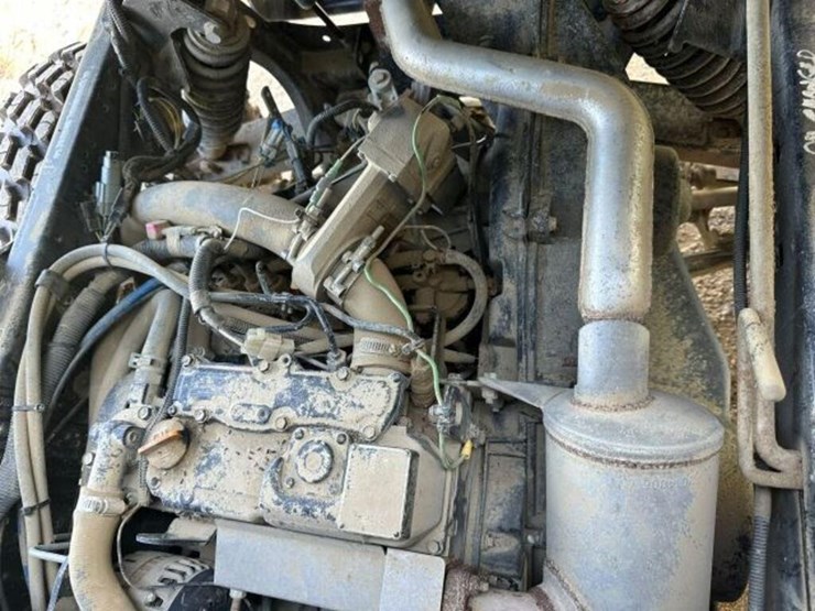 2020-john-deere-gator-image-27
