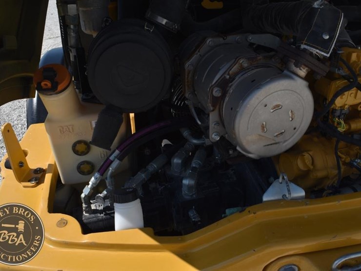 2021-caterpillar-906m-image-25