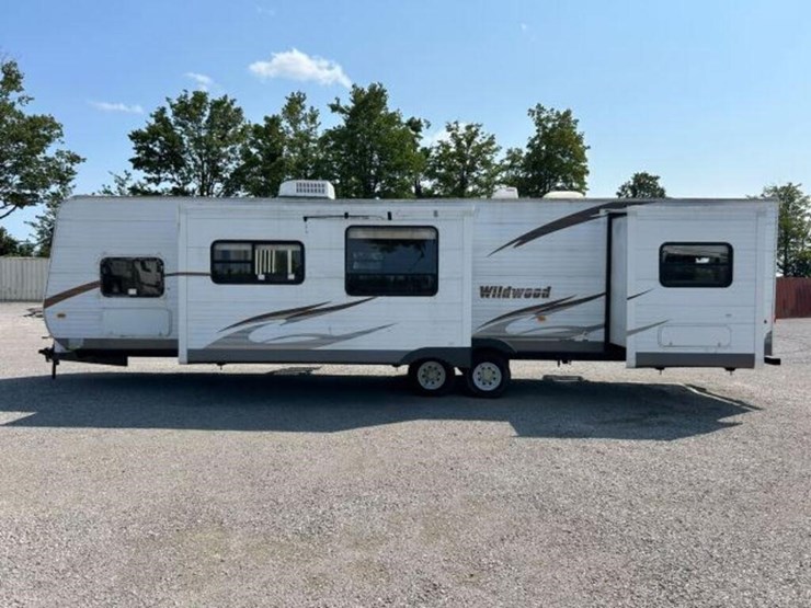 2010-forest-river-wildwood-36bhs-t/a-park-model-4x-image-9