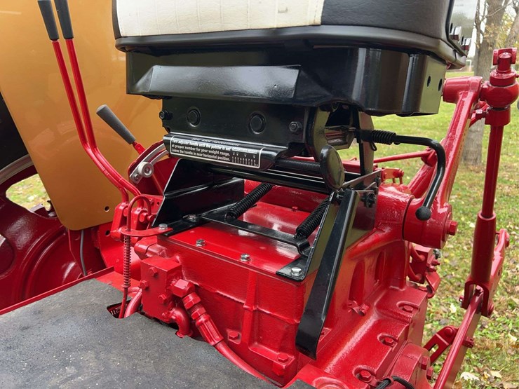 1970-656-farmall-hydro-diesel-row-crop-golden-demonstrator-image-56