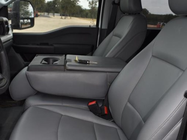 2025-ford-f350-image-15