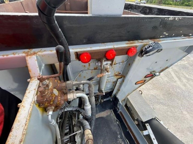 2005-mack-700-t/a-t/a-stone-slinger-truck-1m2ag11c-image-89