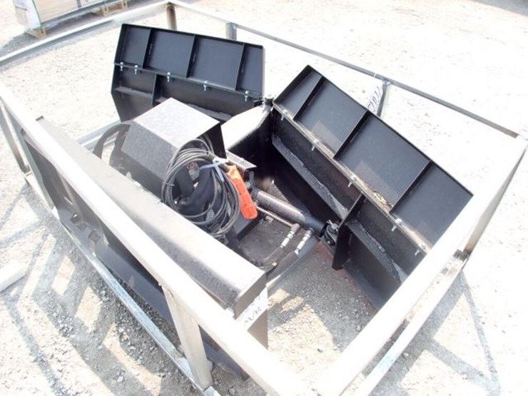 unused-greatbear-72-in.-hydraulic-snow-plow-image-3