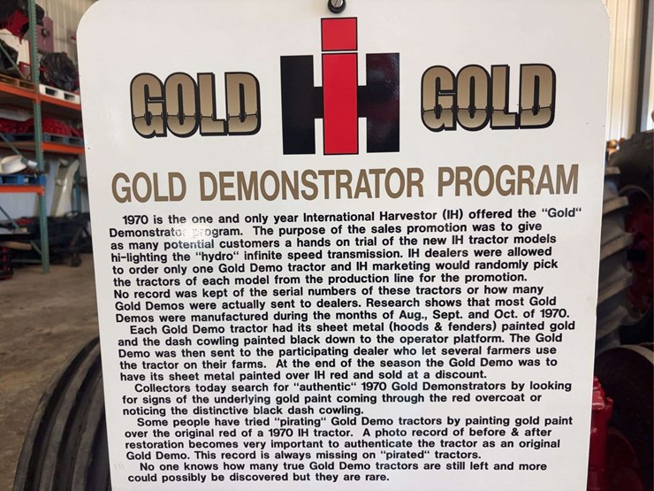 golden-demonstrator-information-sign-with-stand-image-3