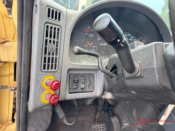 2005-international-durastar-4300-image-36