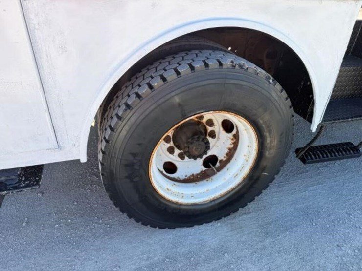 2001-ford-f650-xl-image-62