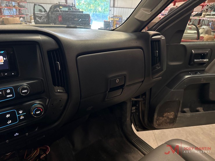 2015-chevrolet-silverado-2500-image-35