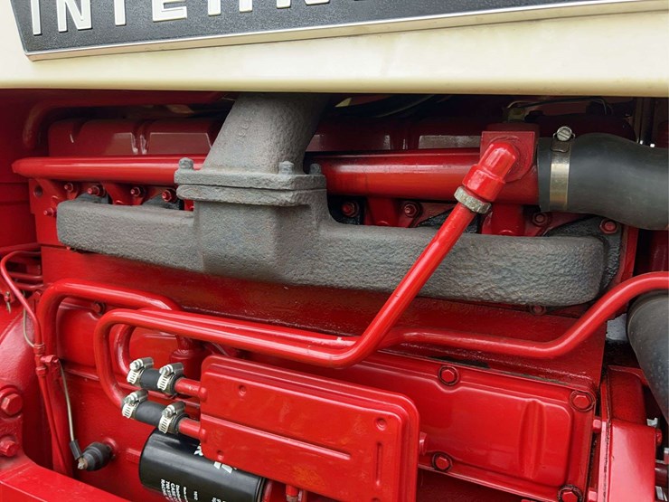 1970-farmall-826-hydro-diesel-row-crop-golden-demonstrator-image-25