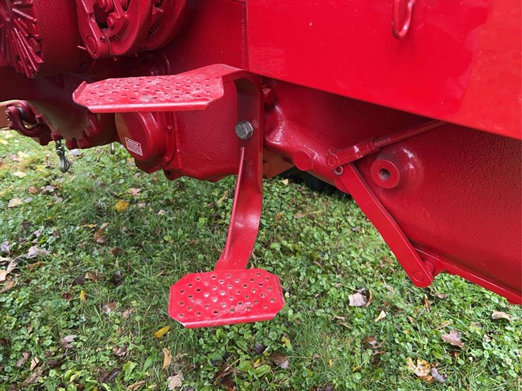 1970-farmall-826-diesel-row-crop-golden-demonstrator-image-30