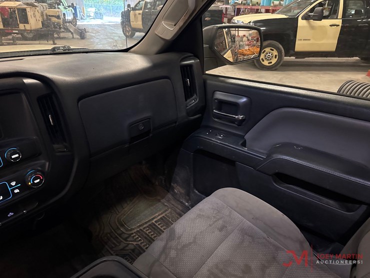 2015-chevrolet-silverado-2500-image-32