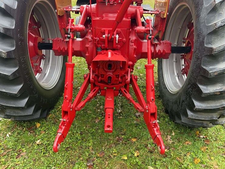 1970-farmall-826-diesel-row-crop-golden-demonstrator-image-42