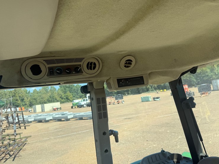 john-deere-6105d-image-39