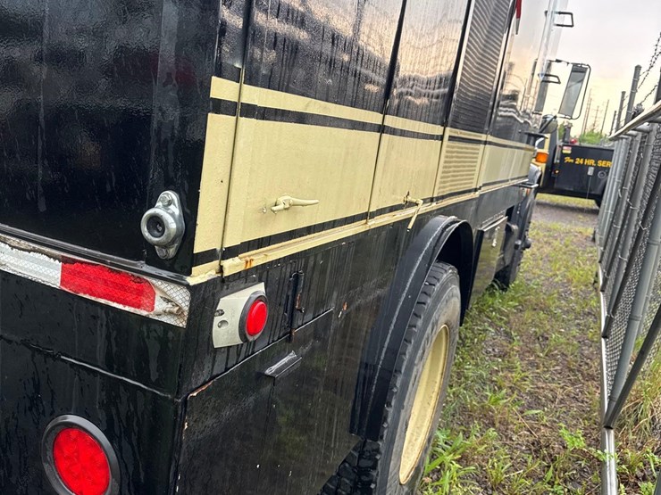1986-gmc-7000-image-2