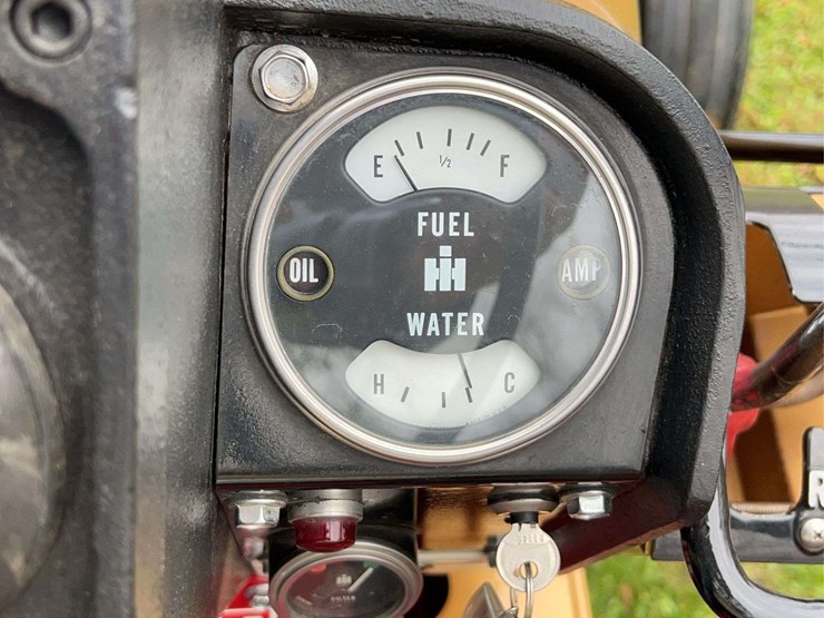 1970-farmall-826-diesel-row-crop-golden-demonstrator-image-70