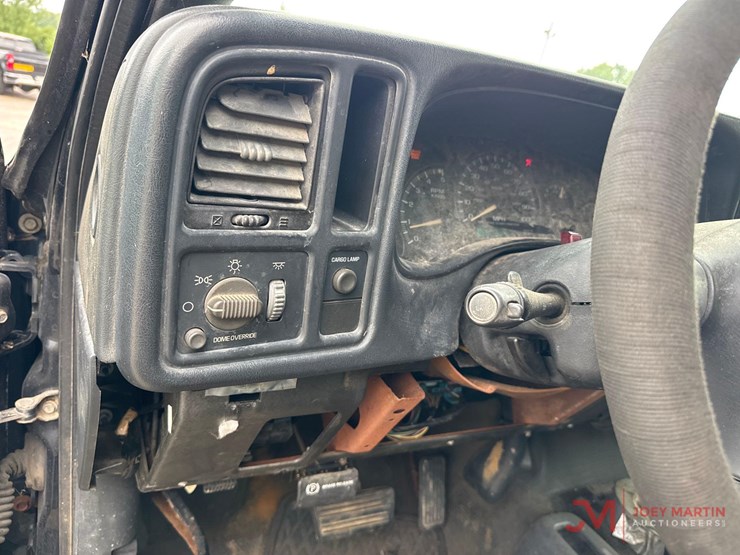 2002-chevrolet-2500-image-31