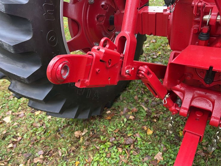 1970-656-farmall-hydro-diesel-row-crop-golden-demonstrator-image-46