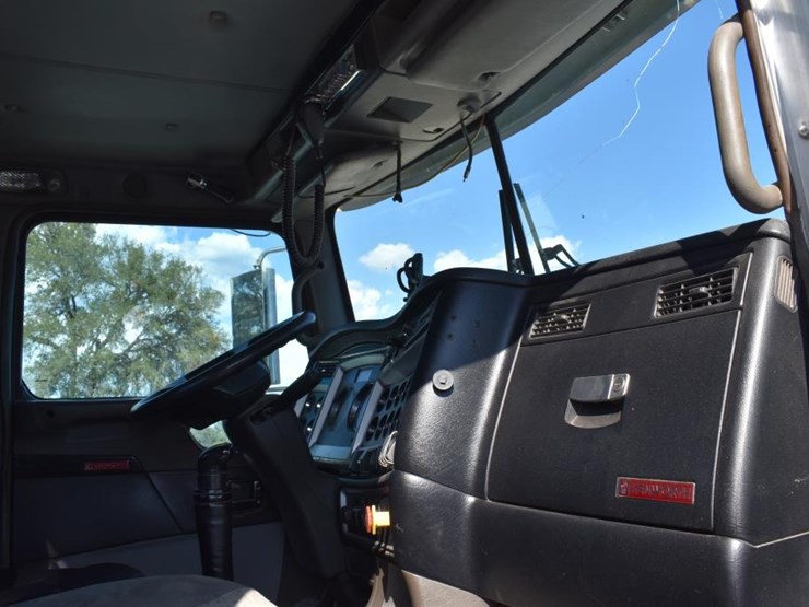 2012-kenworth-t800-image-12