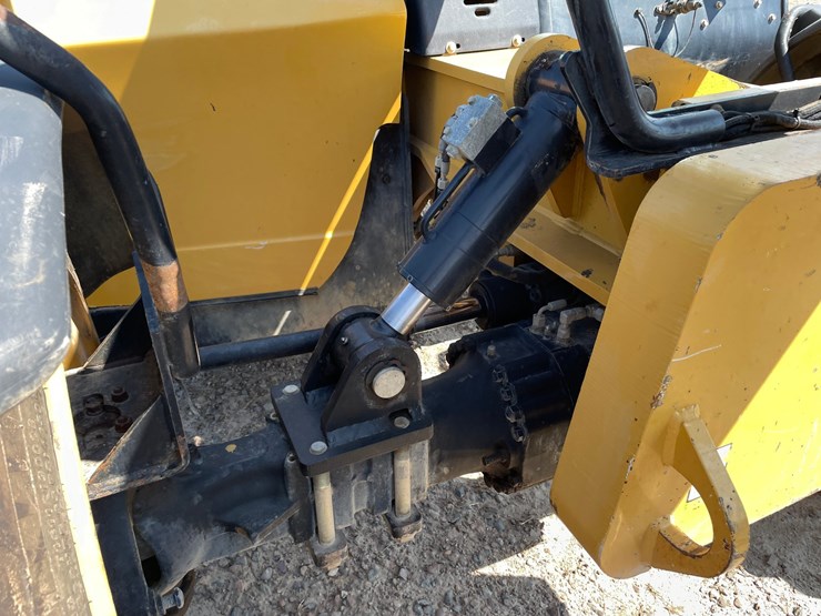 2014-caterpillar-tl642c-image-12