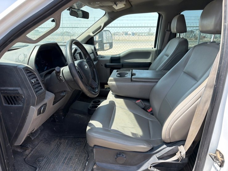 2019-ford-f550-image-11