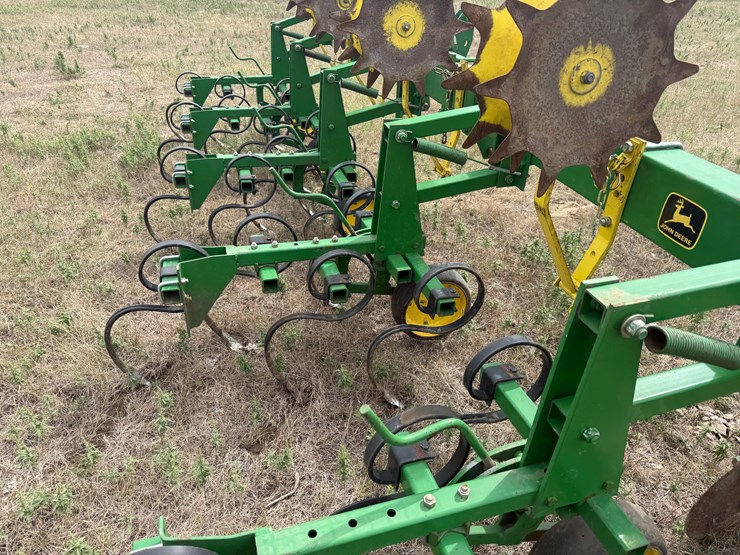 john-deere-825-image-3
