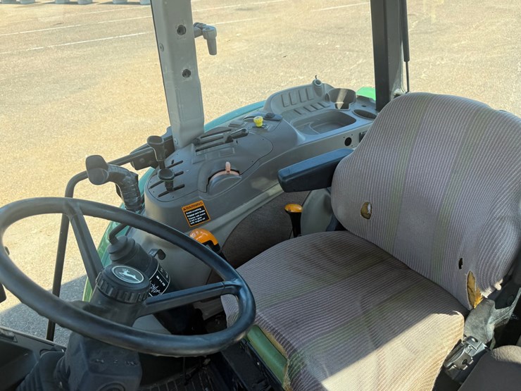 john-deere-6105d-image-38