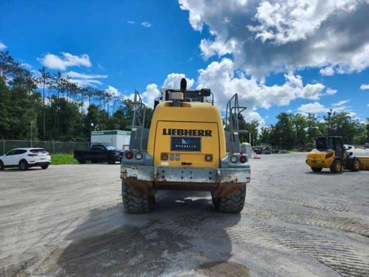 2011-liebherr-l586-image-6