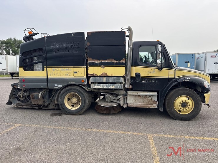 2018-freightliner-street-sweeper-truck-image-2