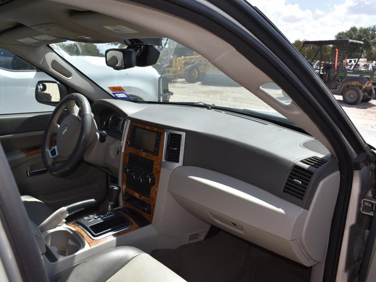 2009-grand-cherokee-4x4-(motor-tapping)-(vin-#-1j8gr58k69c527617)-(showing-image-10
