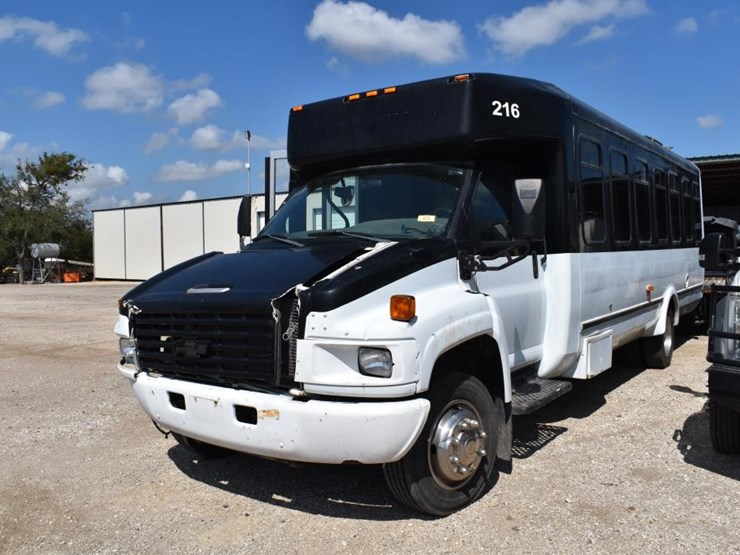 2006-chevrolet-c5500-kodiak-bus-w/-lbz-duramax-diesel-engine-(new-tires)-(v-image-1
