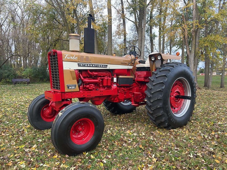 1970-1456-farmall-row-crop-golden-demonstrator-image-1