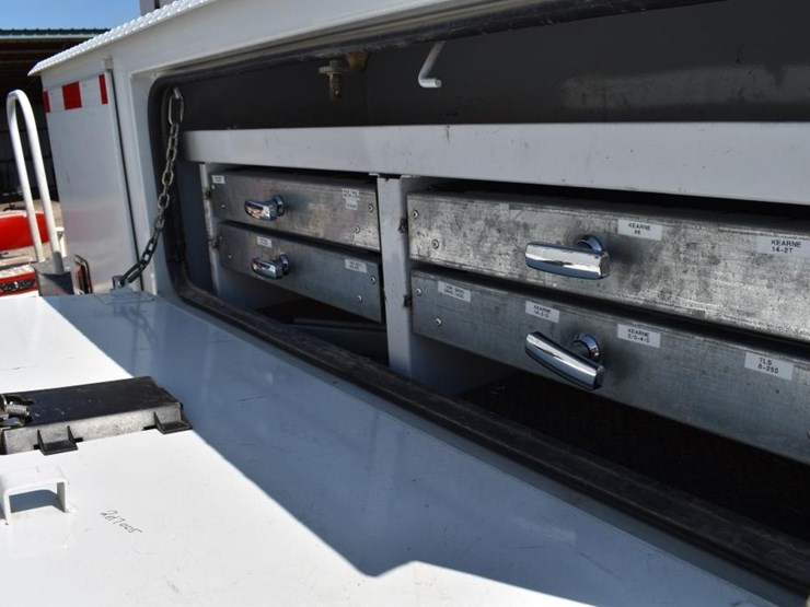 2016-ford-f550-image-8