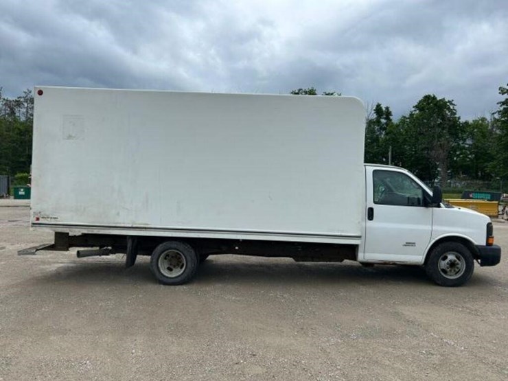 2014-gmc-4500-s/a-cube-van-1gd676cl8e1115764-image-3
