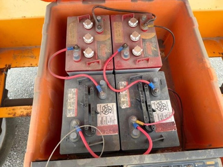 2013-solar-tech-tow-behind-s/a-arrowboard-4gm1a091-image-12