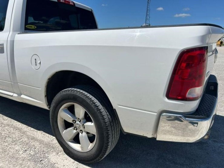 2019-ram-1500-slt-image-39