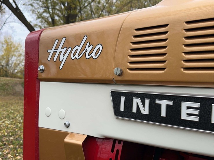 1970-1026-farmall-hydro-row-crop-golden-demonstrator-image-32