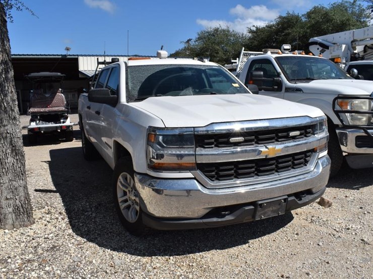 2018-chevrolet-1500-image-2