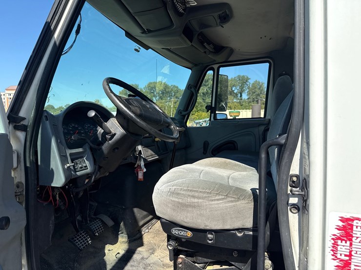 2004-international-durastar-4300-image-21