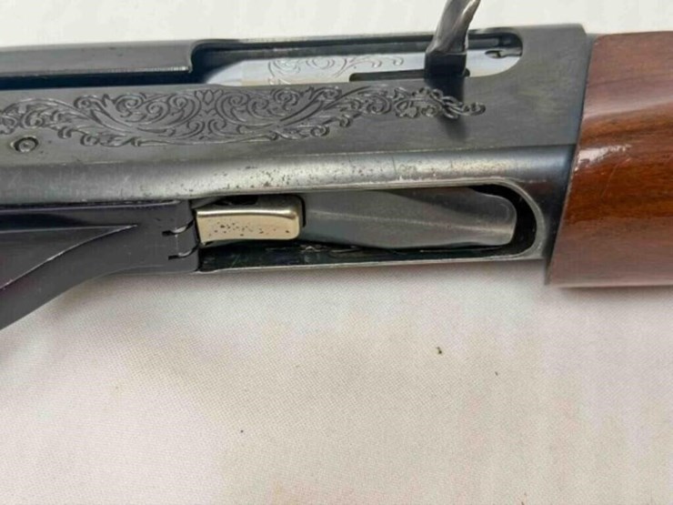 remington-arms-co-1100-12g-shotgun-image-10
