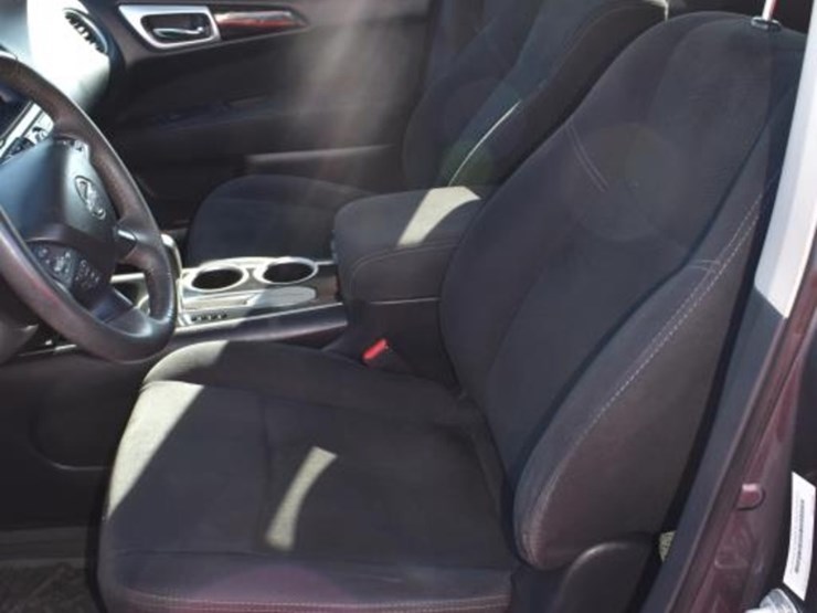 2016-nissan-pathfinder-image-5