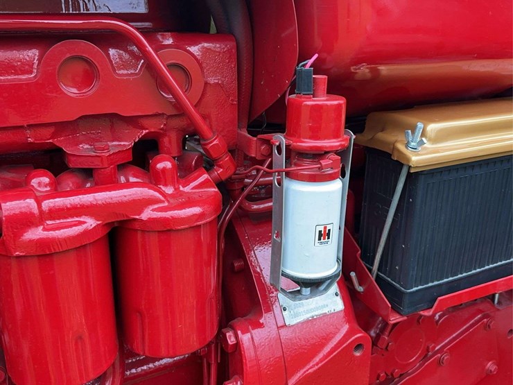 1970-1026-farmall-hydro-row-crop-golden-demonstrator-image-35