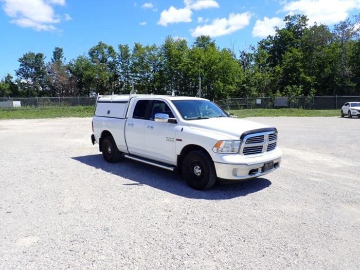 2016-dodge-1500-image-3