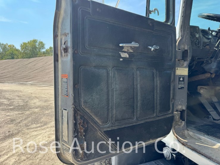 1993-mack-rd690s-image-30