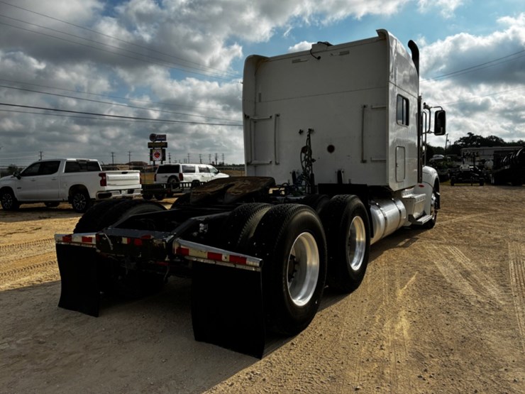 2012-peterbilt-386-image-5